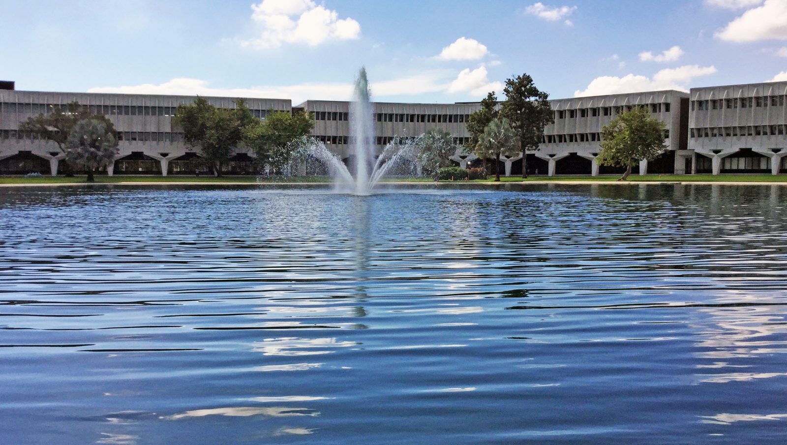 commerical and college scenic lake fountain installation - pond fountain