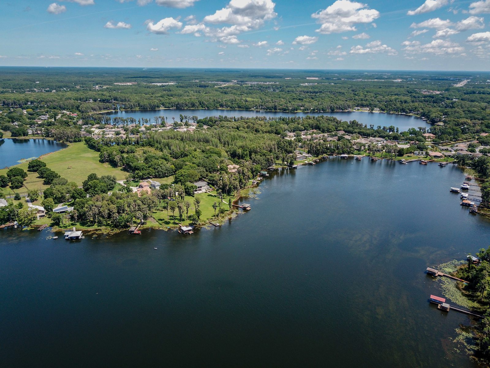 large-community-recreational-beautiful-lake