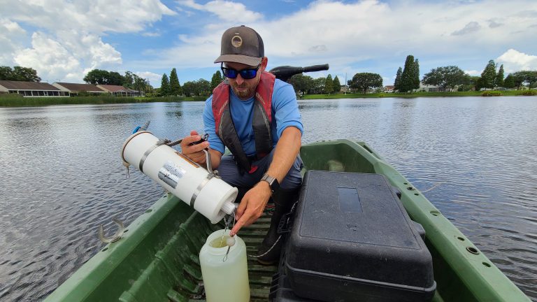 testing-water-quality-in-lakes