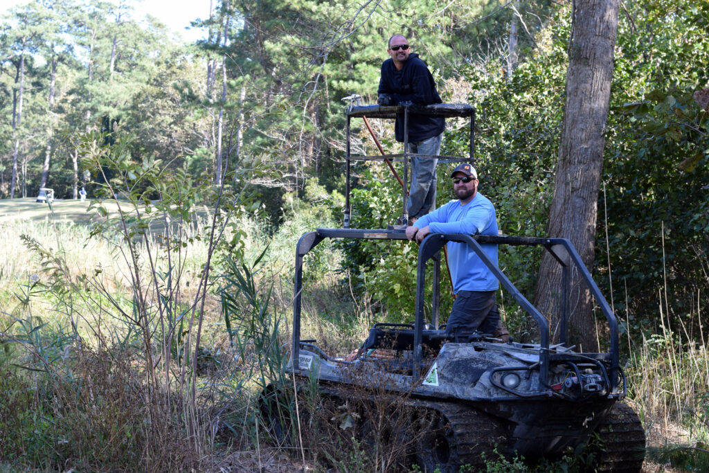 wetland_management_invasive_weed_growth_worker_in_the_field